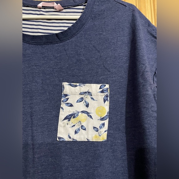 La vie en rose sleep shirt. Size Medium - Picture 4 of 7